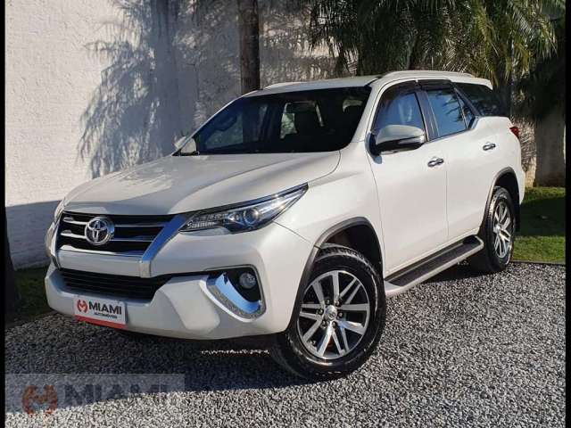 Toyota Hilux SW4 SW4 SRX 2.8 4x4 - Branca - 2017/2017