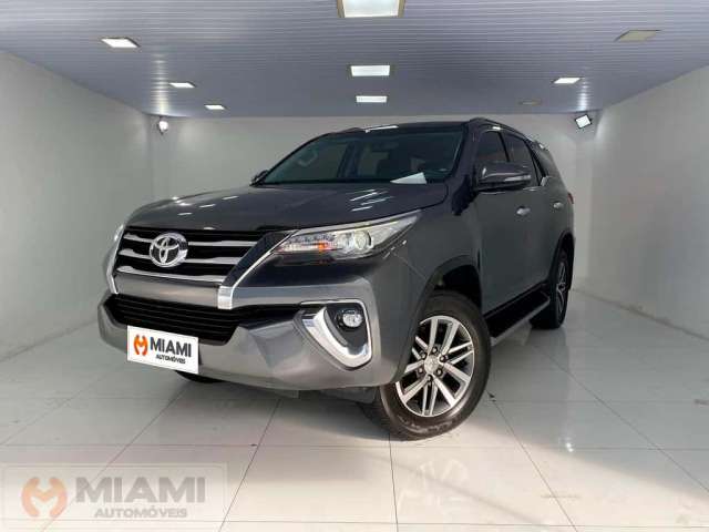 Toyota Hilux SW4 SRX 2.8 4x4 - Cinza - 2018/2019