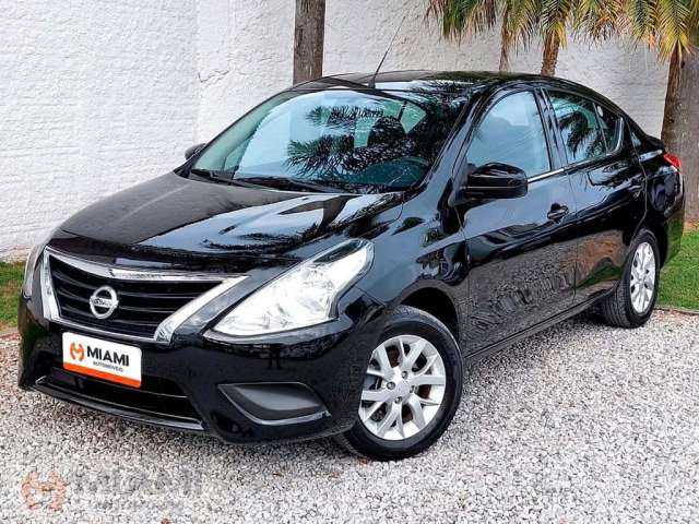 Nissan Versa SV 1.6 - Preta - 2016/2017