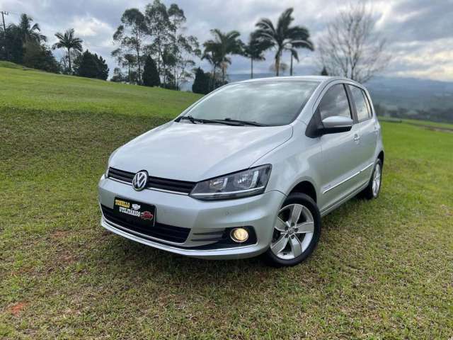 Volkswagen Fox Highline I MOTION 1.6 Flex 16V 5p  - Prata - 2016/2017