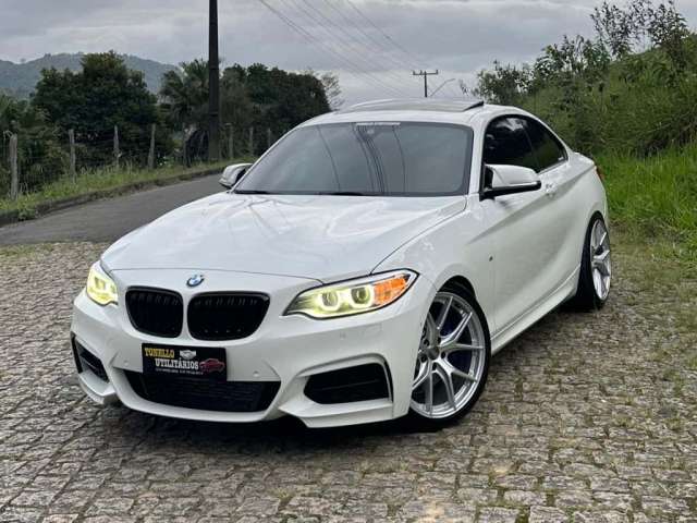 BMW M235i Coupe 3.0 24V 326cv - Branca - 2014/2015