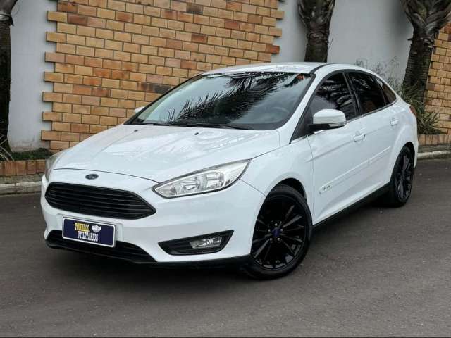 Ford Focus Sedan TITANIUM Plus 2.0  Flex 5p Aut.  - Branca - 2015/2016