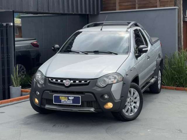 Fiat Strada Adventure 1.8/ 1.8 LOCKER Flex CE  - Prata - 2013/2014