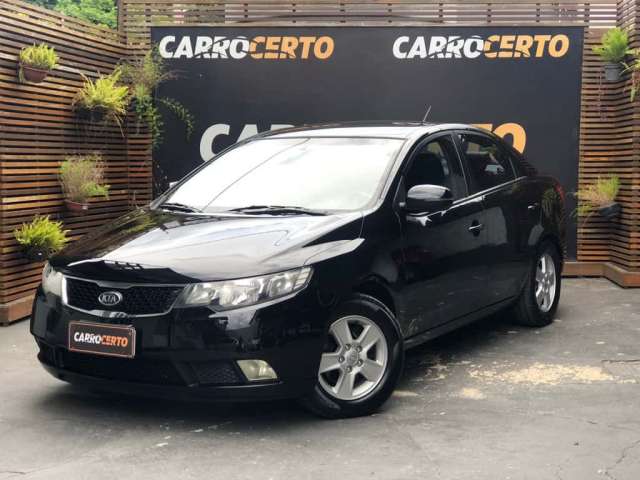 Kia Motors Cerato 1.6 Mec. 2013 Flex  Ótimo Espaço e Desempenho