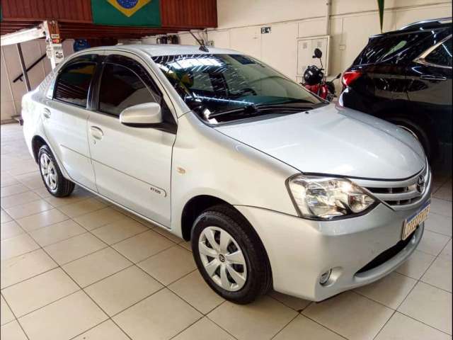 Toyota Etios Toyota Etios Sedan XS 1.5 Flex 2016/2017 Automático - Prata - 2016/2017