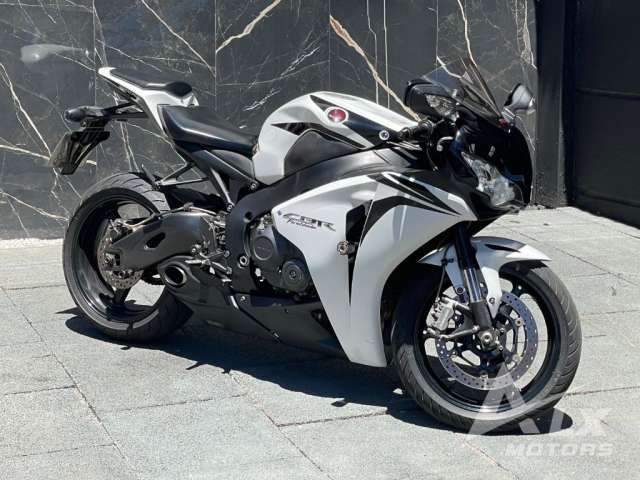 CBR 1000 RR - Pneus Novos!