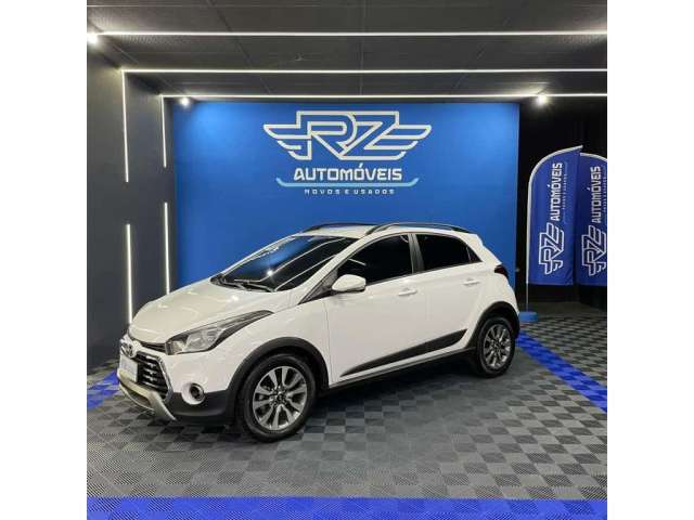 Hyundai HB20X Style 1.6 Flex 16v Mec.  - Branca - 2017/2017