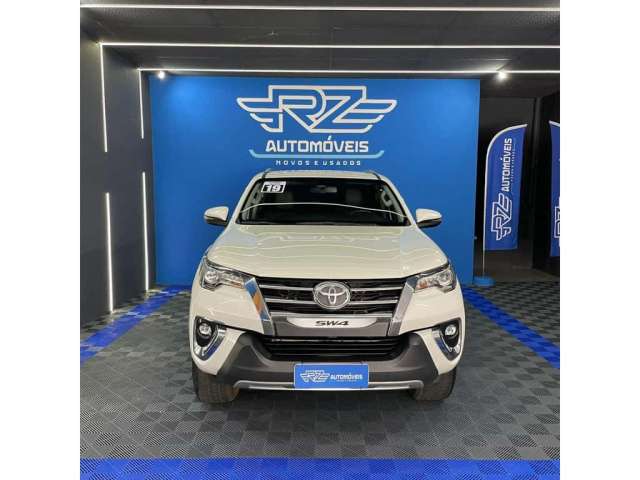 Toyota Hilux SW4 SRX 4x4 2.8 TDI 16V Dies. Aut.  - Branca - 2018/2019