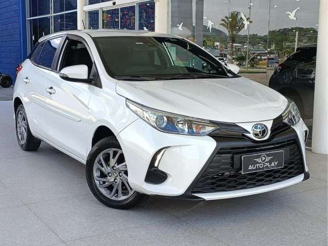 Toyota Yaris XS 1.5 Flex 16V 5p Aut.  - Branca - 2022/2023