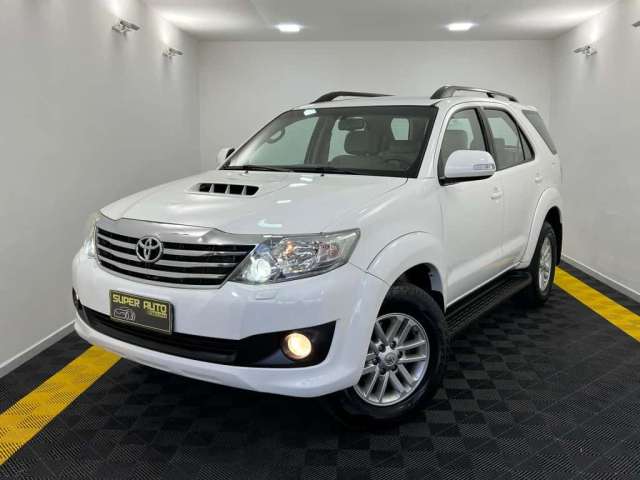 Toyota Hilux SW4 SRV 3.0D - Branca - 2012/2013