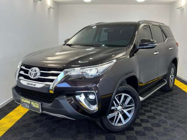 Toyota Hilux SW4 SRX 2.8T 177CV 7 LUGARES - Marrom - 2017/2018