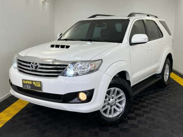 Toyota Hilux SW4 SRV 4X4 3.0t - Branca - 2013/2014