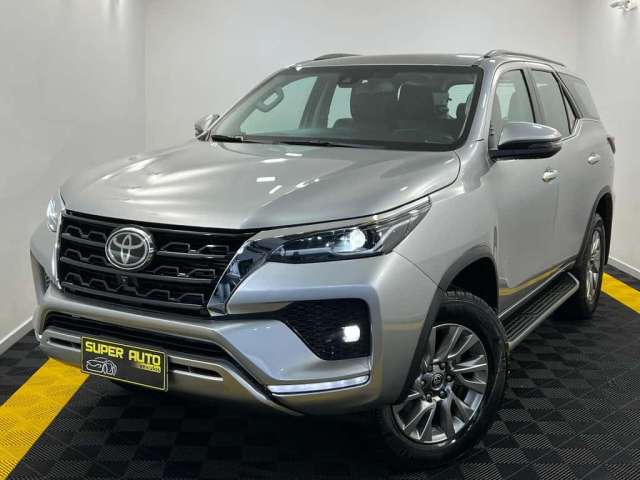 Toyota Hilux SW4 SW4 SRX 7 LUGARES 2.8T 204CV - Prata - 2023/2023