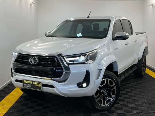 Toyota Hilux SRX PLUS 204CV E 4X4 - Branca - 2023/2024