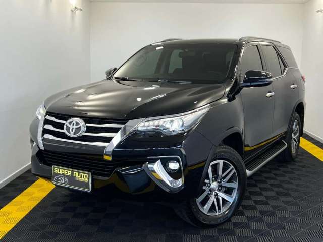 Toyota Hilux SW4 SRX 2.8T 177CV 5 LUGARES - Preta - 2018/2019