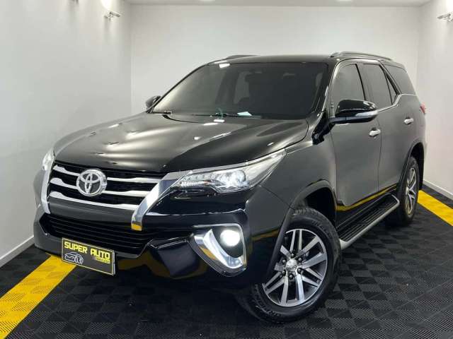 Toyota Hilux SW4 2.8T 177CV 5 LUGARES E 4X4 - Preta - 2017/2017