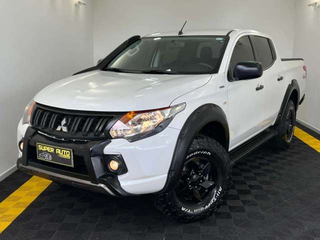 Mitsubishi L200 Outdoor TRITON SPORT 4X4 E MANUAL! - Branca - 2021/2022