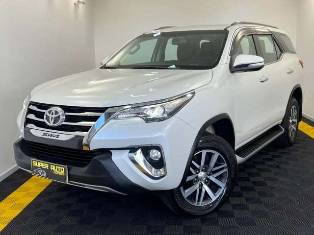 Toyota Hilux SW4 SW4 SRX 5 LUGARES 2.8T 177CV - Branca - 2017/2017