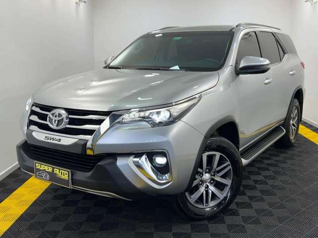 Toyota Hilux SW4 SRX  2.8T 7 LUGARES - Prata - 2019/2020