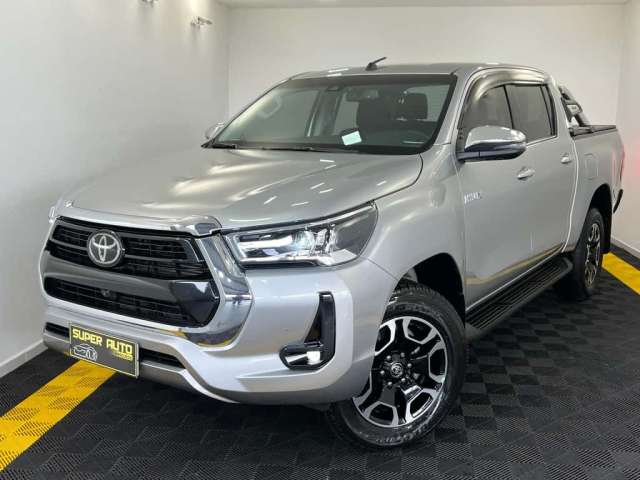 Toyota Hilux SRX 2.8T 204 CV - Prata - 2022/2022