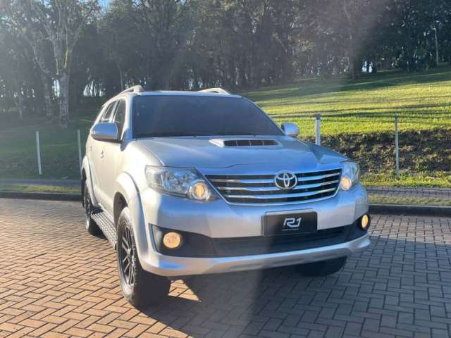 TOYOTA HILUX SW4 SW4 SR D4-D 4x4 3.0 TDI Dies. Aut