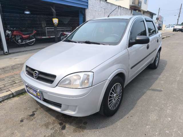 Corsa sedan 2004.