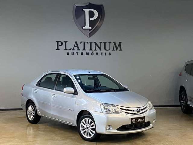 Toyota Etios XLS Sedan 1.5 Flex 16V 4p Mec.  - Prata - 2013/2013