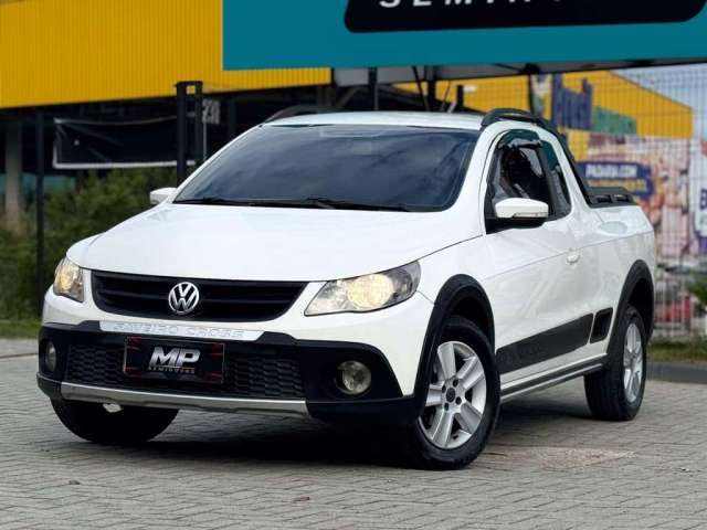 Volkswagen Saveiro CROSS 1.6 Mi Total Flex 8V CE  - Branca - 2011/2012