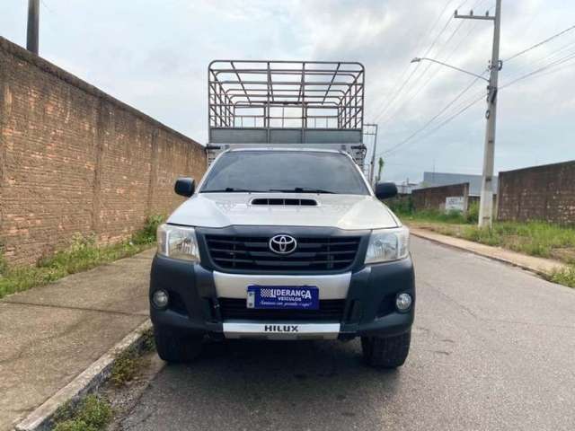 TOYOTA HILUX CS 4X4 2013