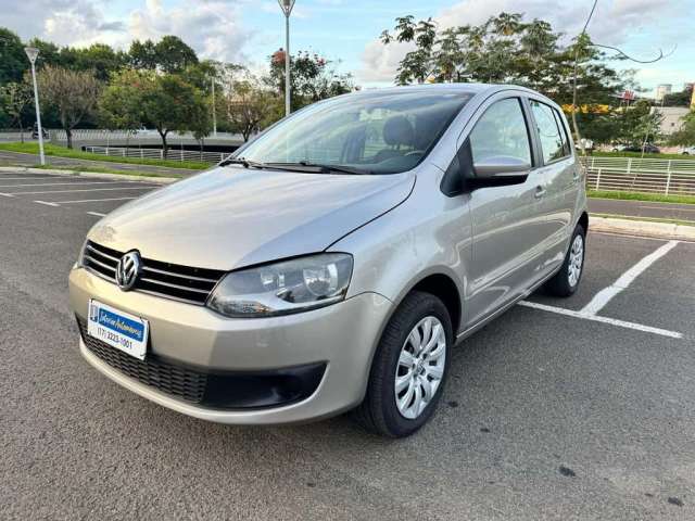 Volkswagen Fox 1.6 Mi Total Flex 8V 5p  - Cinza - 2013/2014