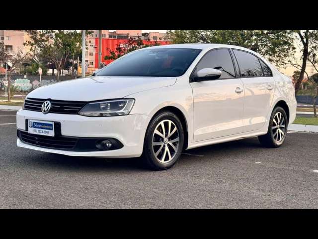 Volkswagen Jetta /VW  2.0 - Branca - 2011/2012