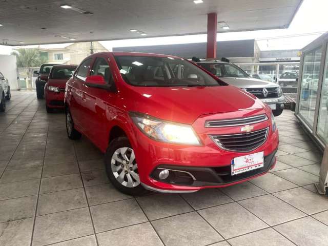 Chevrolet Onix HATCH LT 1.0 8V FlexPower 5p Mec.  - Vermelha - 2014/2015