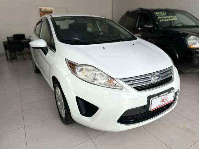 Ford Fiesta SE 1.6 8V Flex 5p  - Branca - 2011/2011