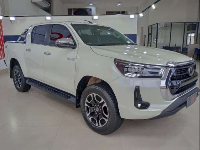 Toyota Hilux 2.8 D-4D TURBO DIESEL CD SRX 4X4 AUTOMATICO