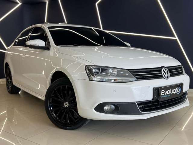 Volkswagen Jetta Highline 2.0 TSI  - Branca - 2011/2012