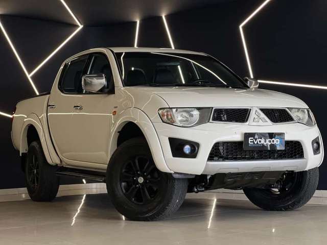 Mitsubishi L200 Triton HPE 3.5 CD V6 24V 4X4 Aut.  - Branca - 2010/2011