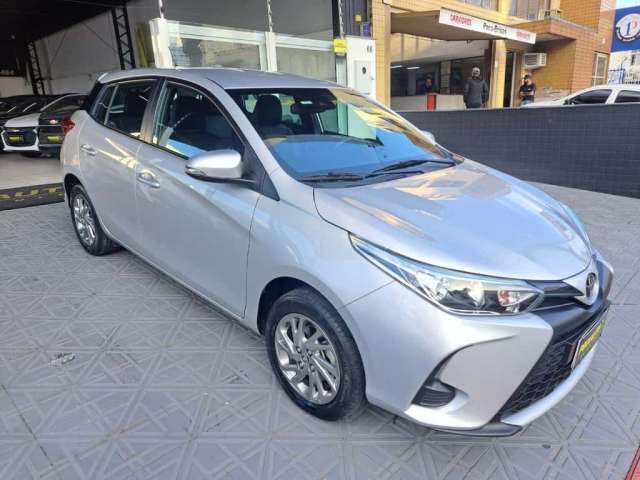 Toyota Yaris XS 1. 5 Flex Com 14 Mil Km  - Prata - 2022/2023