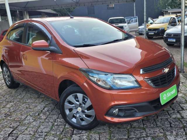 ONIX HATCH LT 1.4 2013 **IMPECÁVEL**