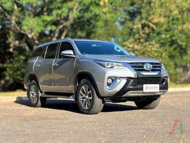 TOYOTA HILUX SW4