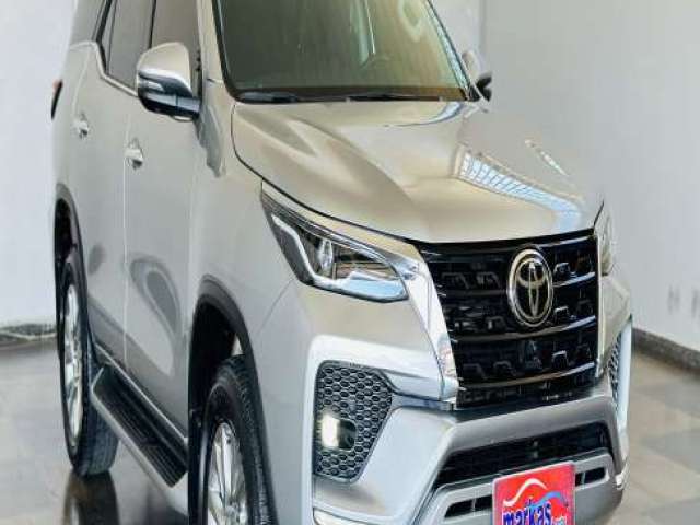 TOYOTA HILUX SW4