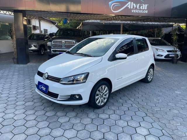 Volkswagen Fox Comfortline 1.6 Flex 8V 5p  - Branca - 2014/2015