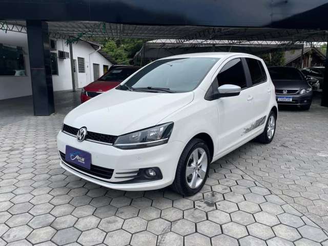 Volkswagen Fox Rock in Rio 1.6 Mi Total Flex 8V 5p  - Branca - 2015/2016