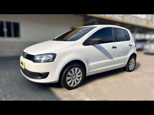 Volkswagen Fox 1.0 Mi Total Flex 8V 5p  - Branca - 2013/2014