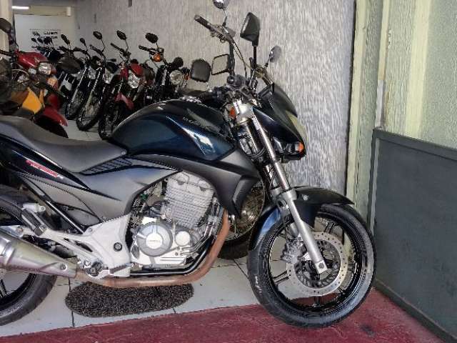 HONDA CB 300r IMPECAVEL COM APENAS 50.000KM