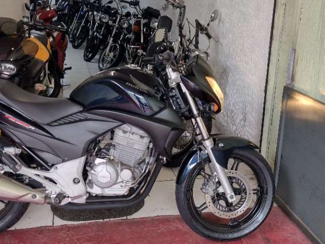 HONDA CB 300r IMPECAVEL COM APENAS 50.000KM