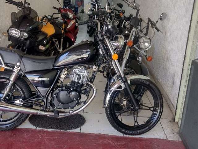 SUZUKI INTRUDER 125CC  em ótimo estado de conservação 