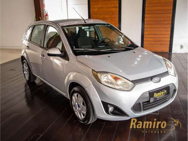 Ford Fiesta Class 1.0 4p  - Prata - 2014/2014