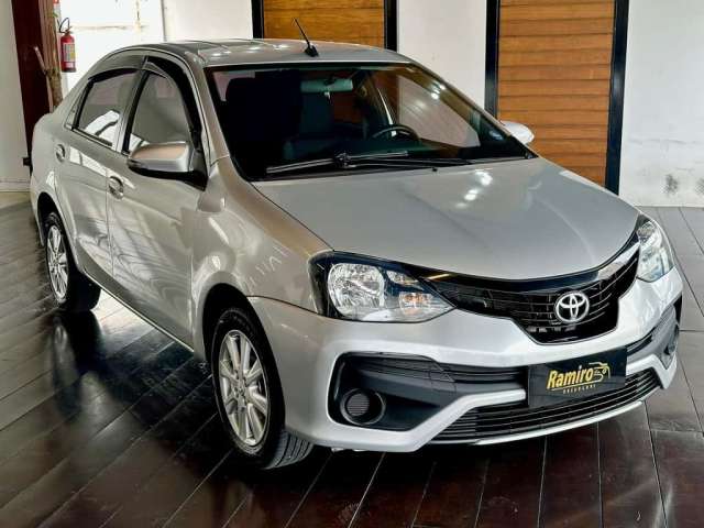 Toyota Etios SD XPLUS MT - Prata - 2018/2019