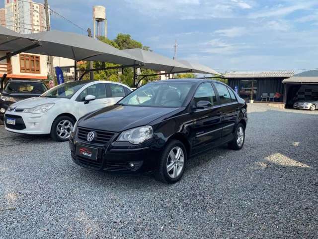 Volkswagen Polo Sedan 1.6 Mi 101cv 8V 4p  - Preta - 2011/2012