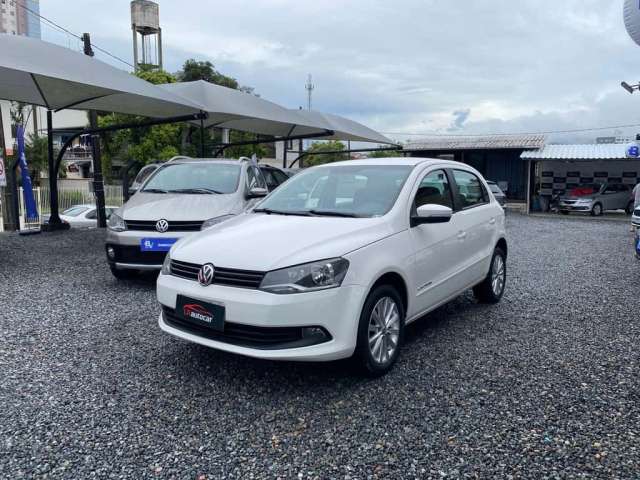 Volkswagen Gol Comfortline 1.0 T. Flex 12V 5p  - Branca - 2014/2015